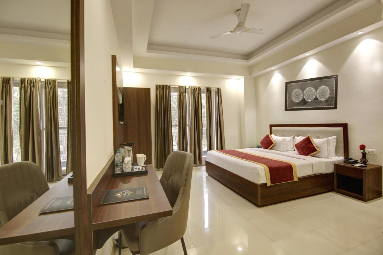 Hotel La Mirage Noida Exterior photo