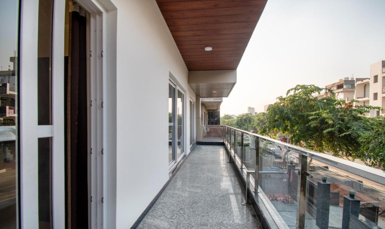 Hotel La Mirage Noida Exterior photo